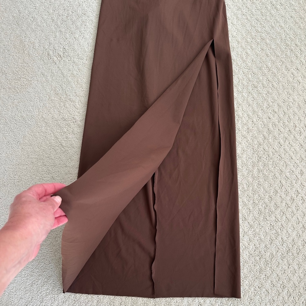 SKIMS Shaping Swim Long Skirt/Cover-Up Cocoa Medium High Slit Beach Pool NWT - Picture 4 of 12